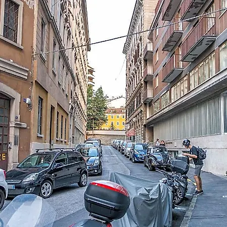 Pregiata Con Bagno Privato - Blu Di Prussia